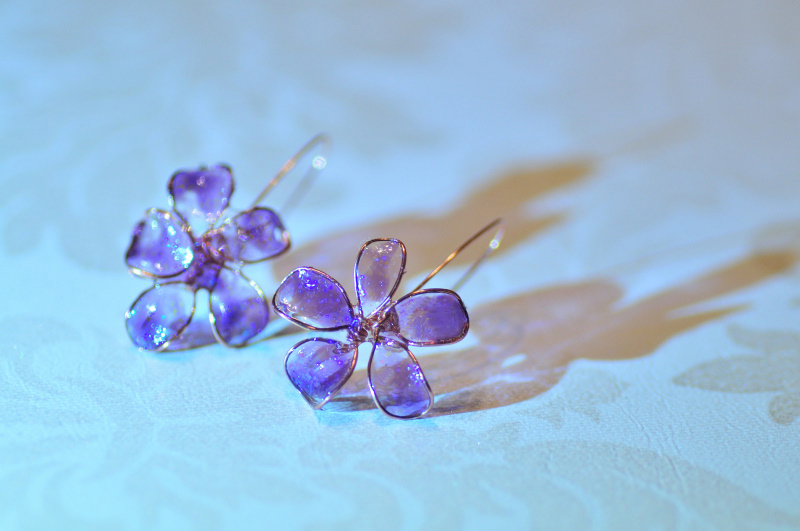 レジンで花のピアス。・・・クリアーな紫色で！ – Jenz Factory